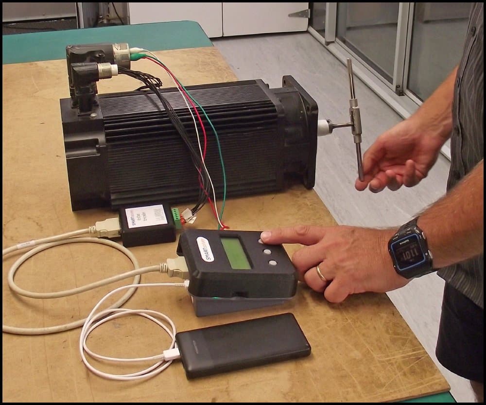 A SMARTsolver in use on a servo motor